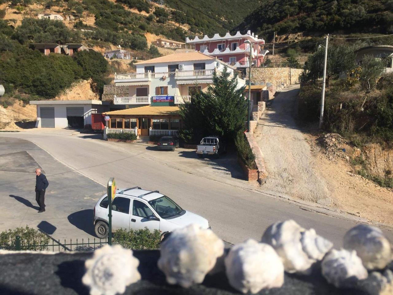 Hotel Lagjini Lukova Kültér fotó