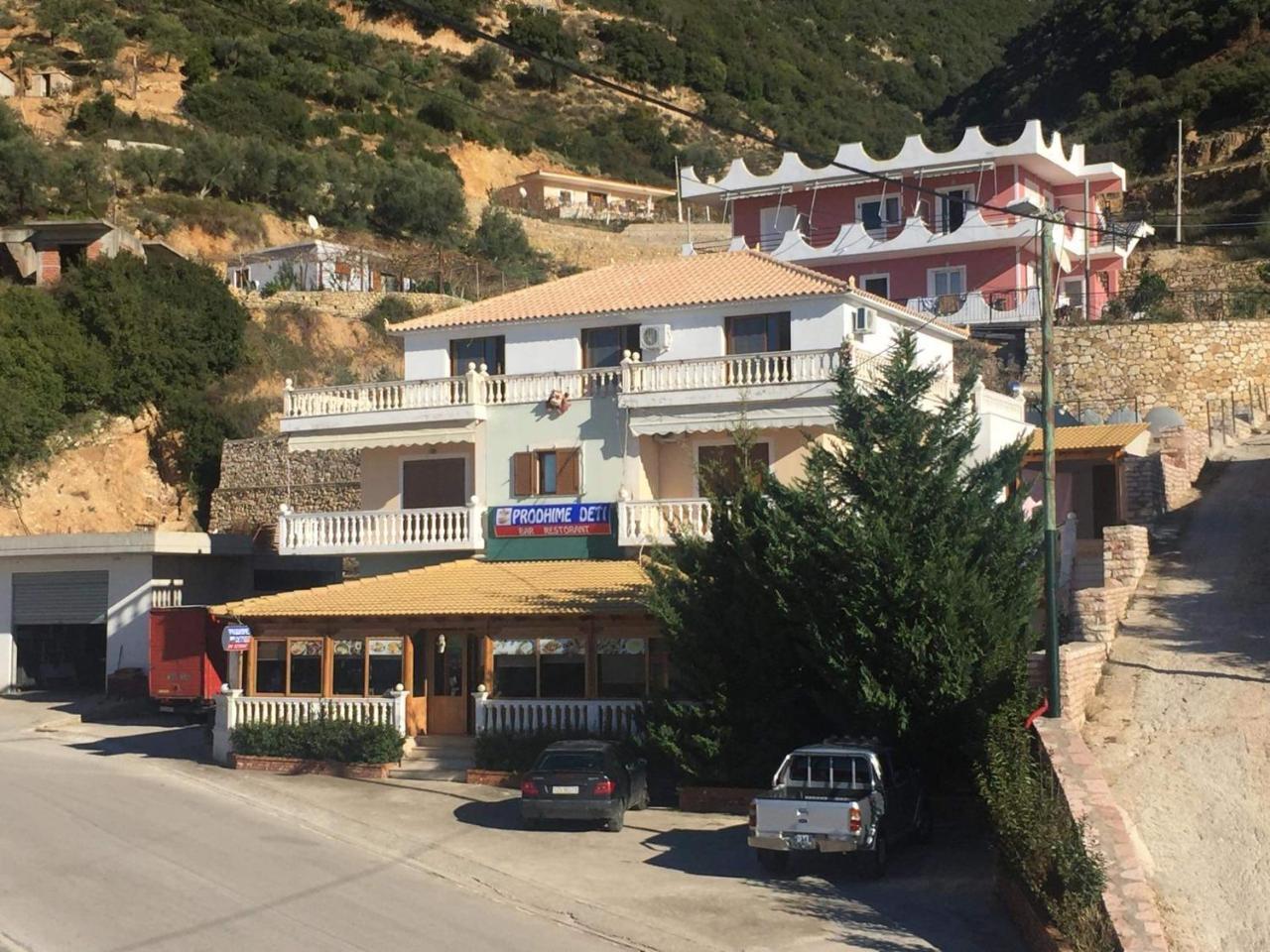 Hotel Lagjini Lukova Kültér fotó